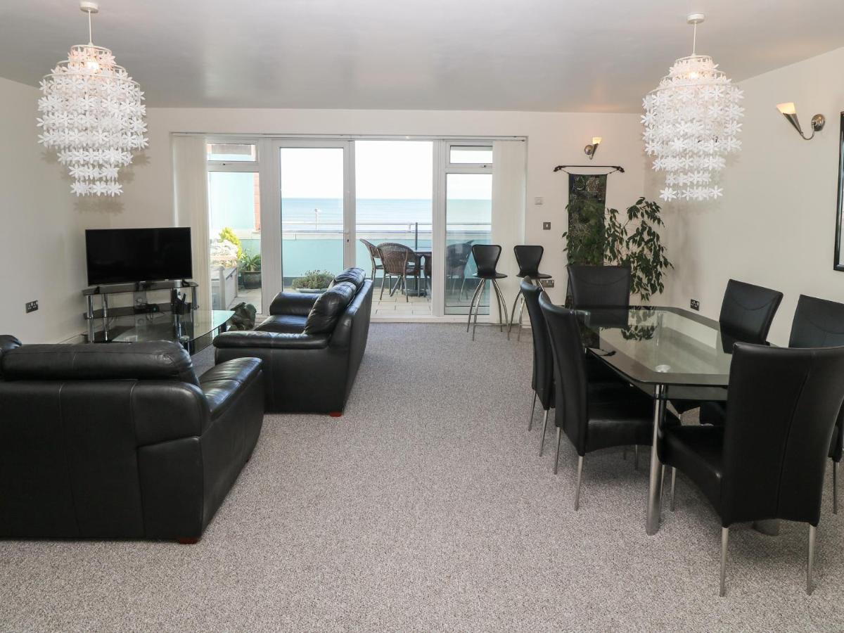 Sea View Apartment Pwllheli Exterior photo