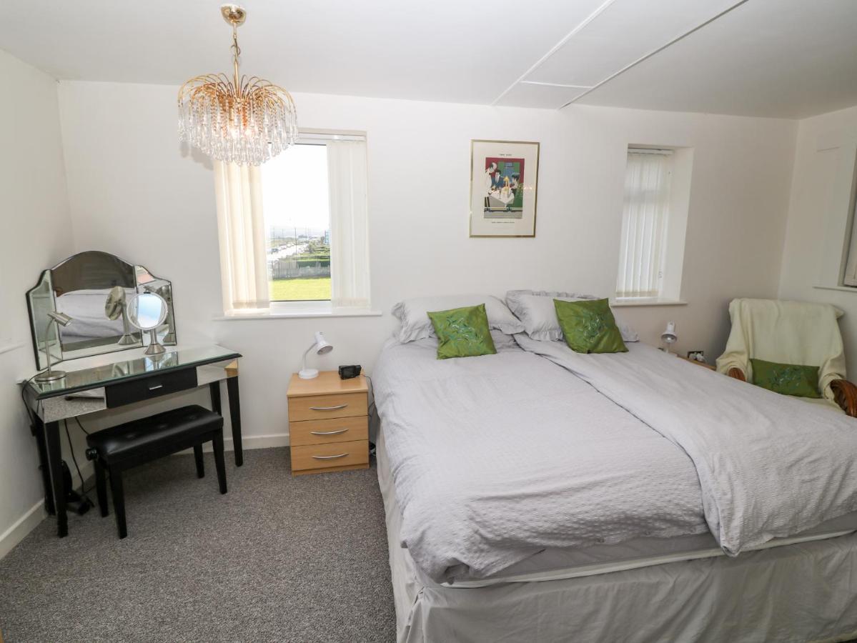 Sea View Apartment Pwllheli Exterior photo